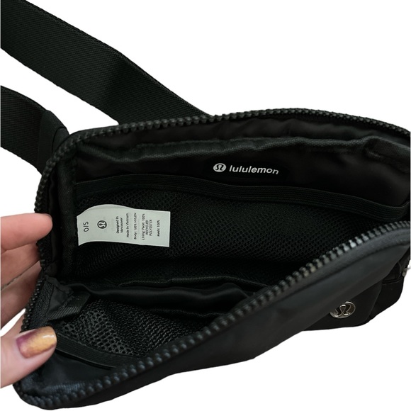 Lululemon everywhere belt bag - Picture 2 of 3